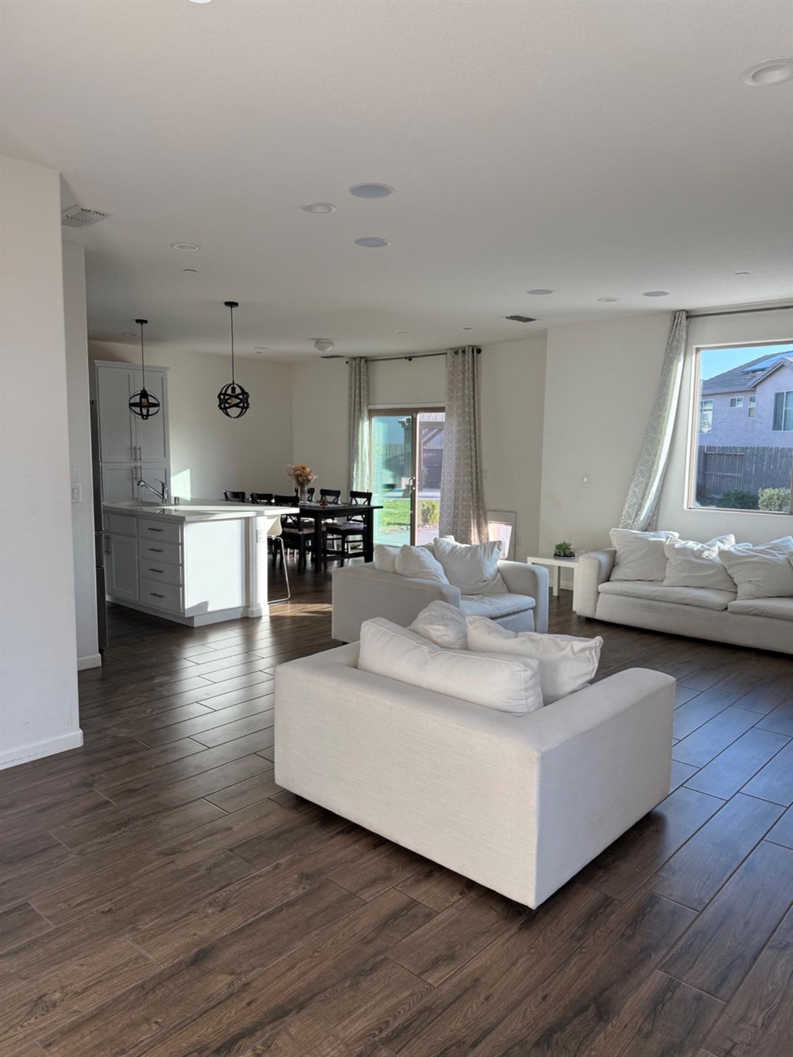Detail Gallery Image 5 of 69 For 2816 Balaton Ct, Antelope,  CA 95843 - 4 Beds | 2/1 Baths