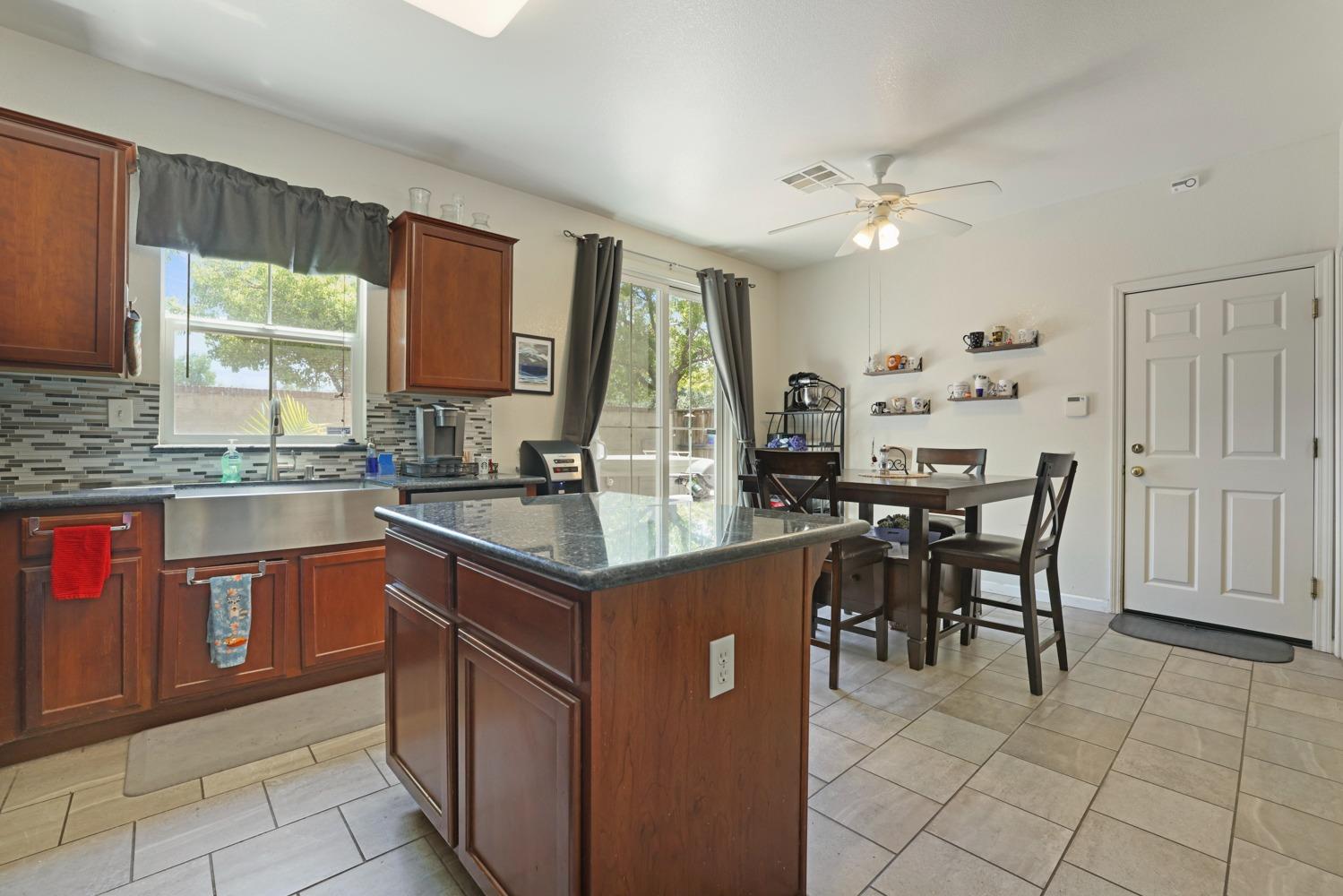 Detail Gallery Image 9 of 28 For 10680 Sellers Cir, Stockton,  CA 95209 - 3 Beds | 2/1 Baths