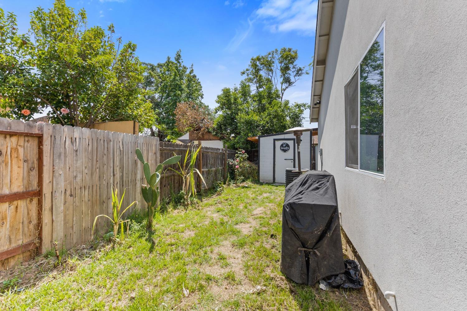 Detail Gallery Image 15 of 26 For 610 El Camino Ave, Sacramento,  CA 95815 - 5 Beds | 3 Baths