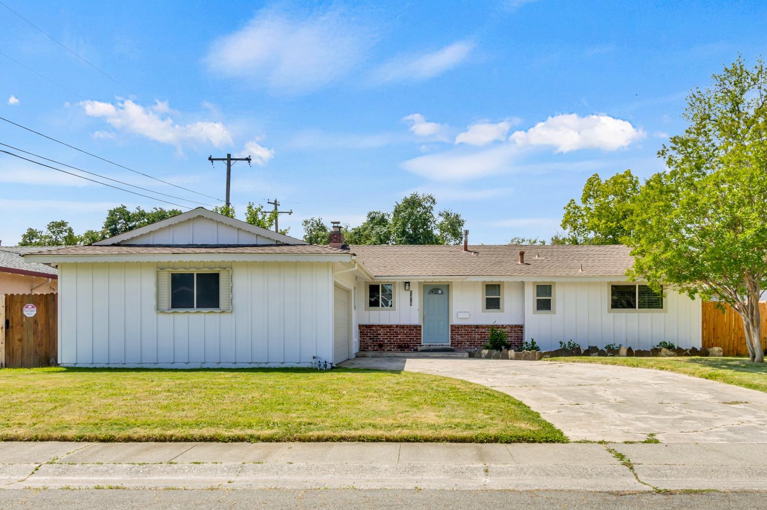 Detail Gallery Image 1 of 56 For 5418 Canfield Ave, Carmichael,  CA 95608 - 3 Beds | 2 Baths