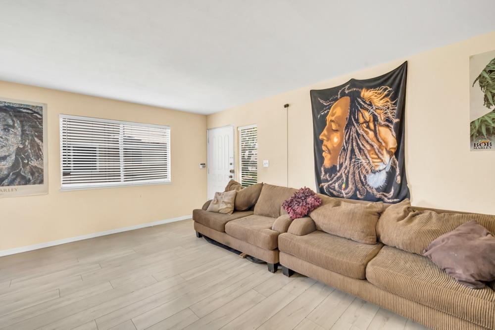 Photo #7: 225057433 Listing: Photo #7
