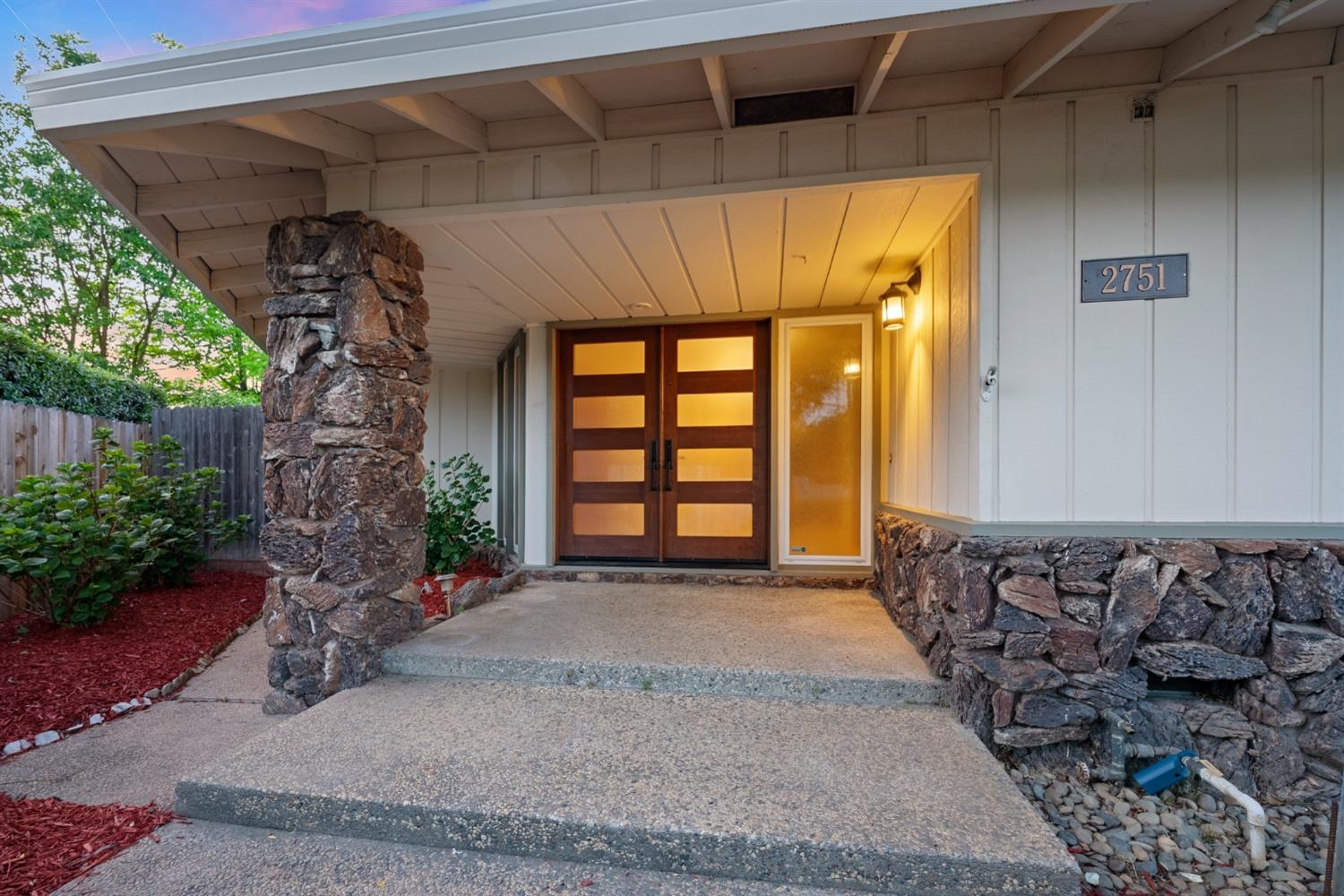 Detail Gallery Image 6 of 65 For 2751 American River Dr, Sacramento,  CA 95864 - 4 Beds | 3 Baths