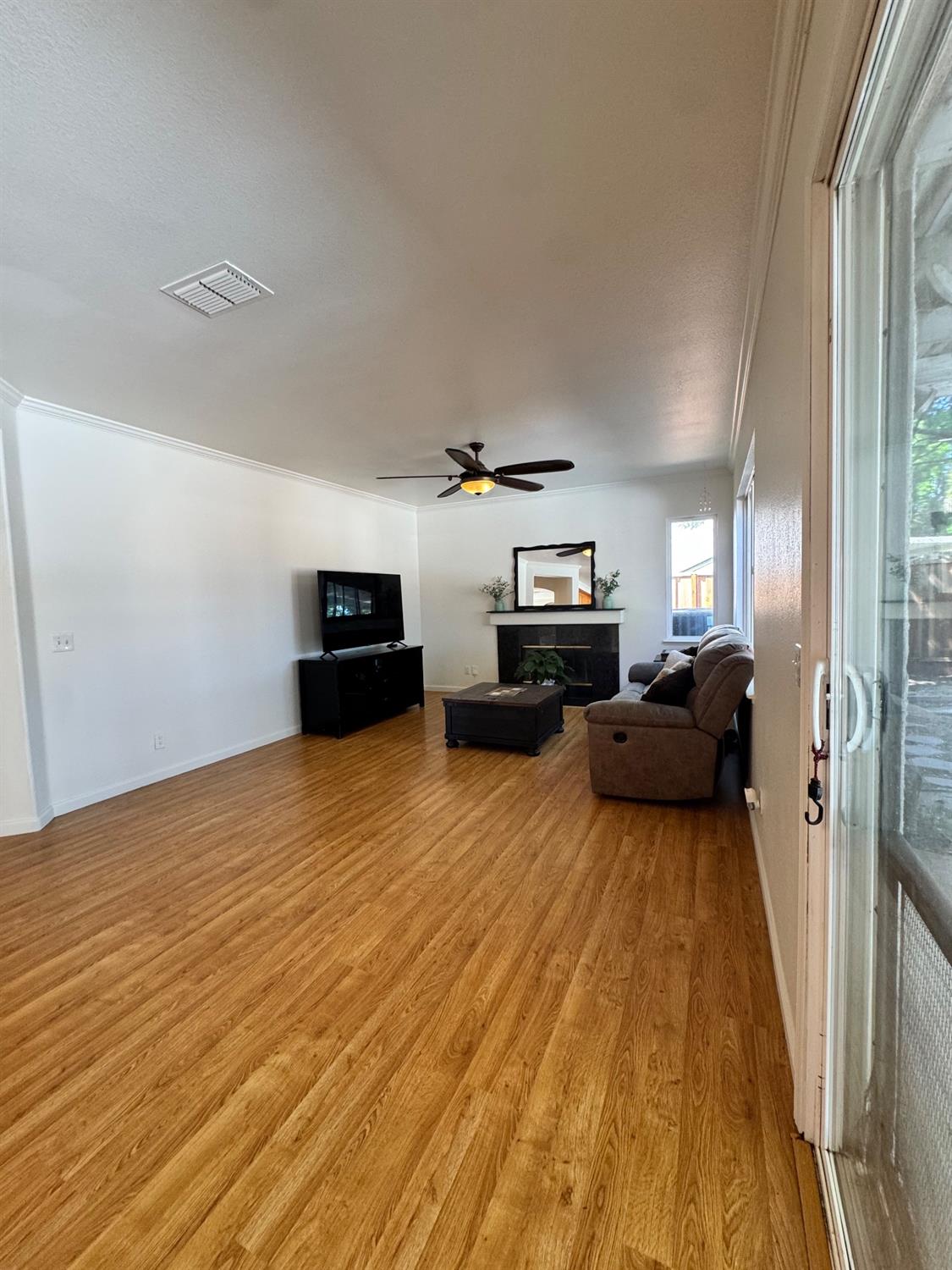 Detail Gallery Image 10 of 15 For 1566 Autumn Valley Way, Brentwood,  CA 94513 - 5 Beds | 3 Baths