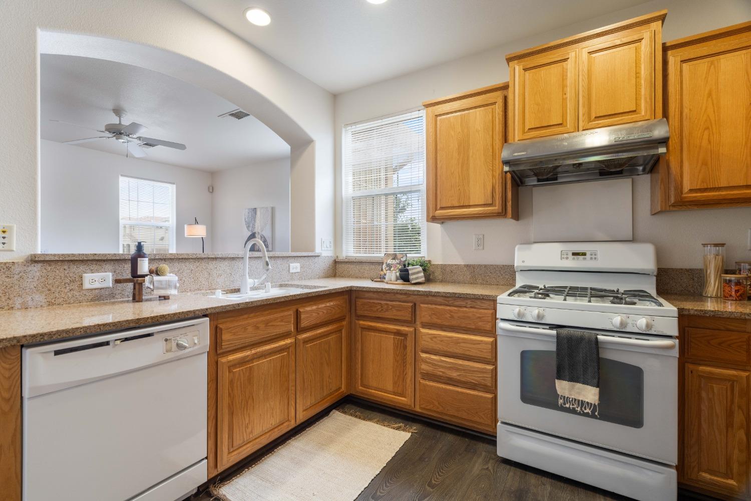 Detail Gallery Image 9 of 29 For 3660 N Manera Rica Dr, Sacramento,  CA 95834 - 4 Beds | 3 Baths