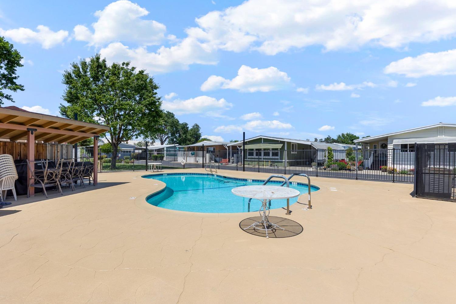 Detail Gallery Image 24 of 25 For 14 Leisureville Circle, Woodland,  CA 95776 - 2 Beds | 2 Baths