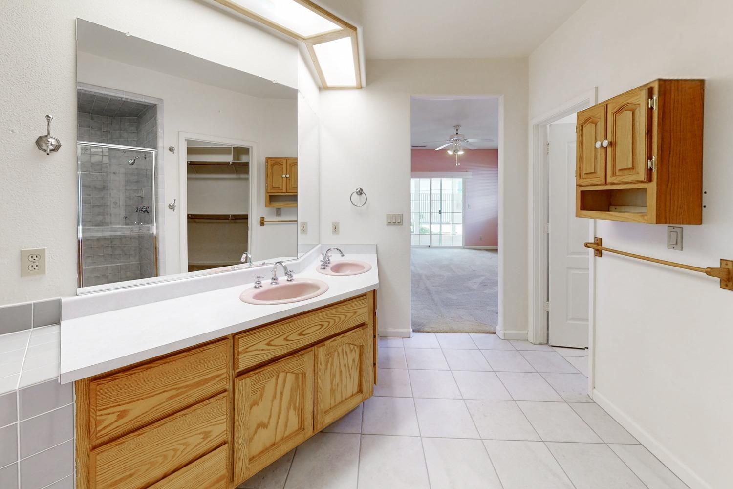 Detail Gallery Image 10 of 81 For 1612 Portofino Dr, Yuba City,  CA 95993 - 3 Beds | 2 Baths