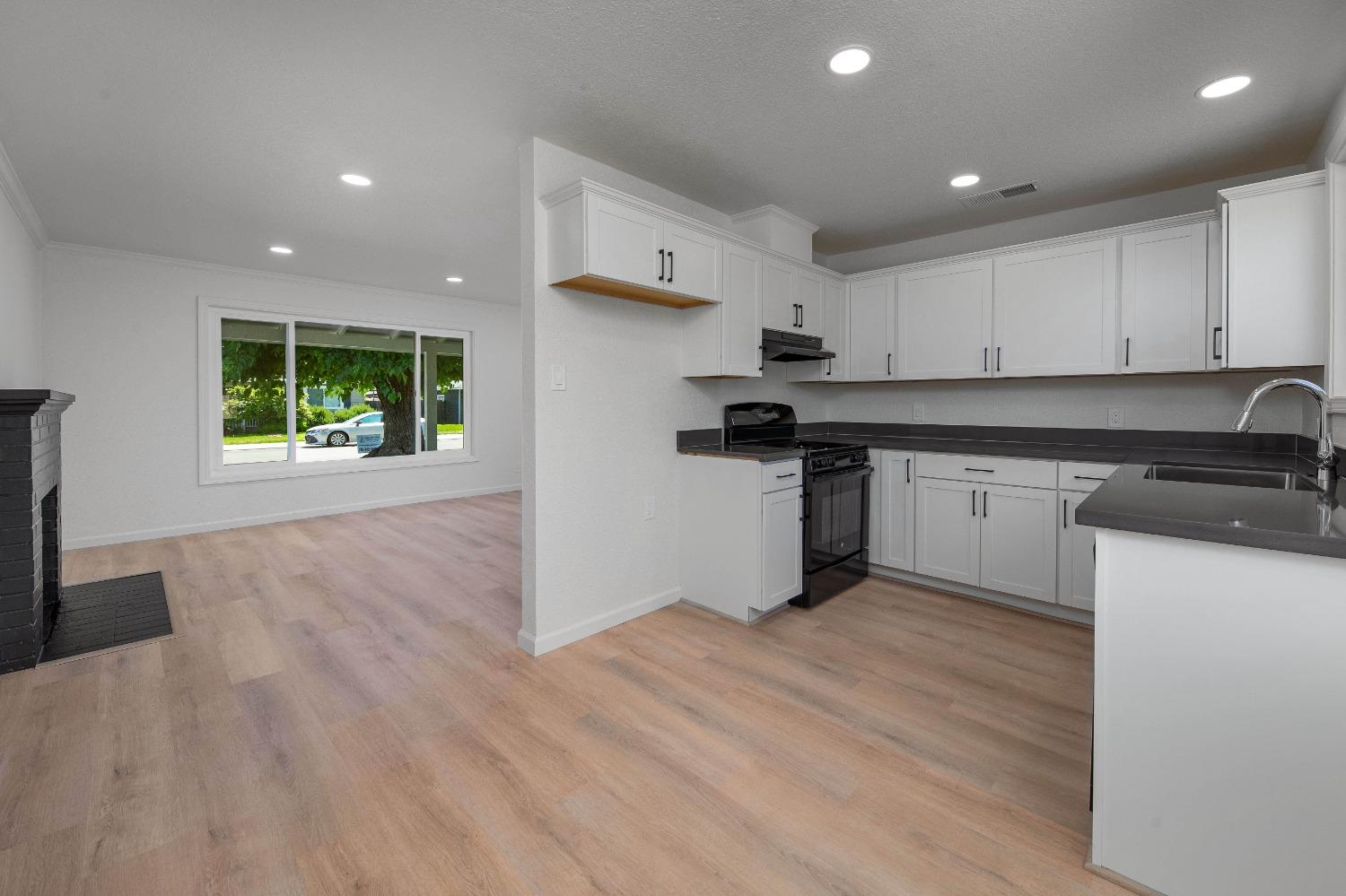 Detail Gallery Image 15 of 32 For 3037 W Monterey Ave, Stockton,  CA 95204 - 3 Beds | 1 Baths