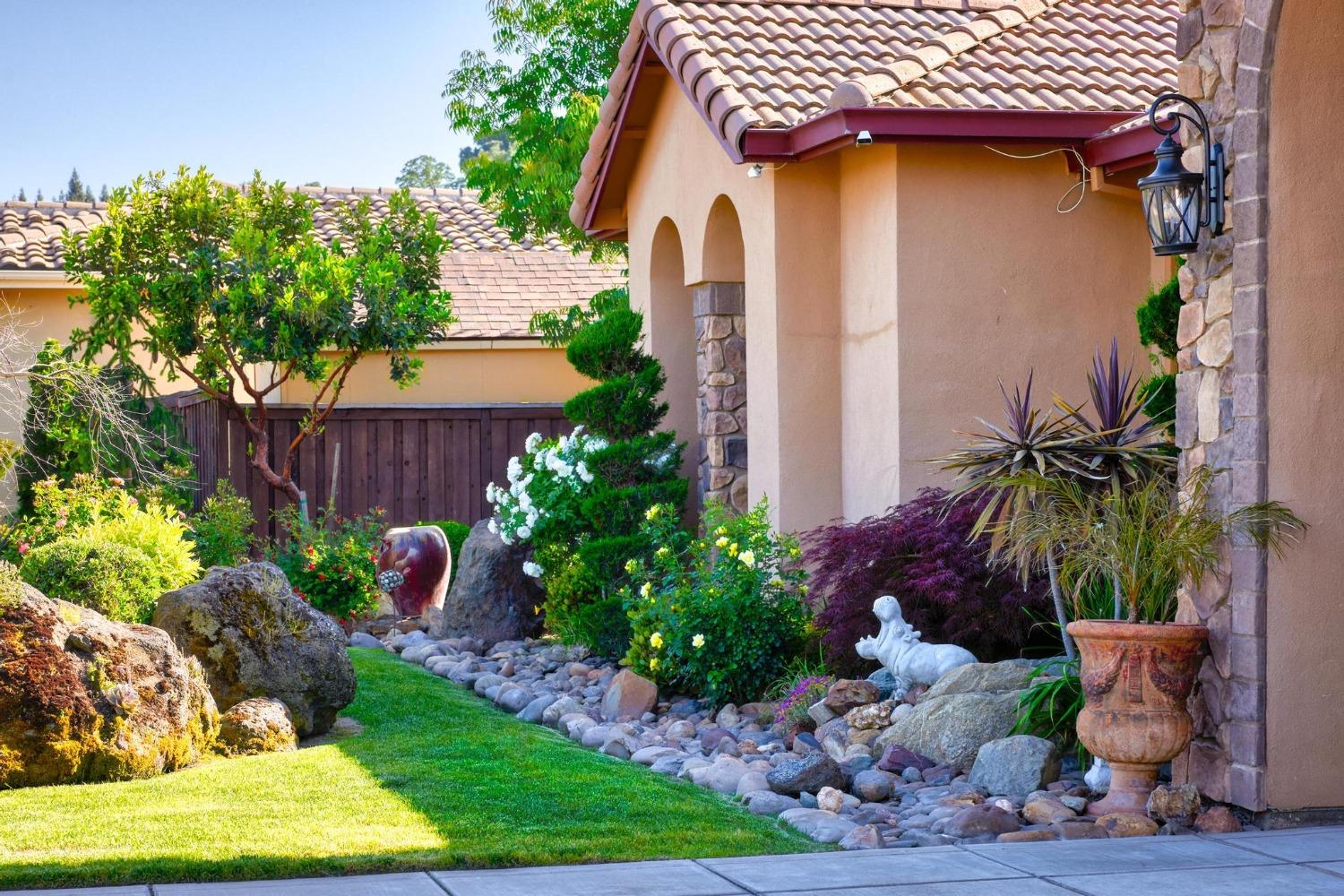 Detail Gallery Image 11 of 93 For 10717 Goldsborough Cir, Oakdale,  CA 95361 - 5 Beds | 5 Baths