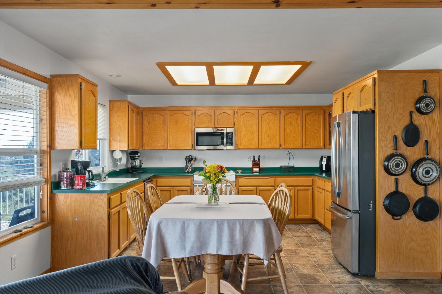 Detail Gallery Image 10 of 23 For 6020 Kanaka Ave, Oroville,  CA 95966 - 3 Beds | 2 Baths