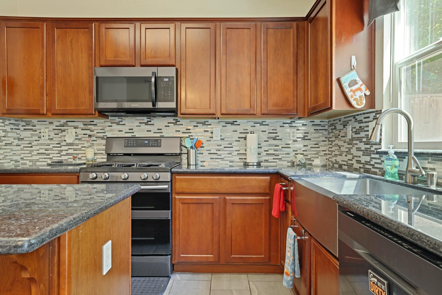 Detail Gallery Image 10 of 28 For 10680 Sellers Cir, Stockton,  CA 95209 - 3 Beds | 2/1 Baths
