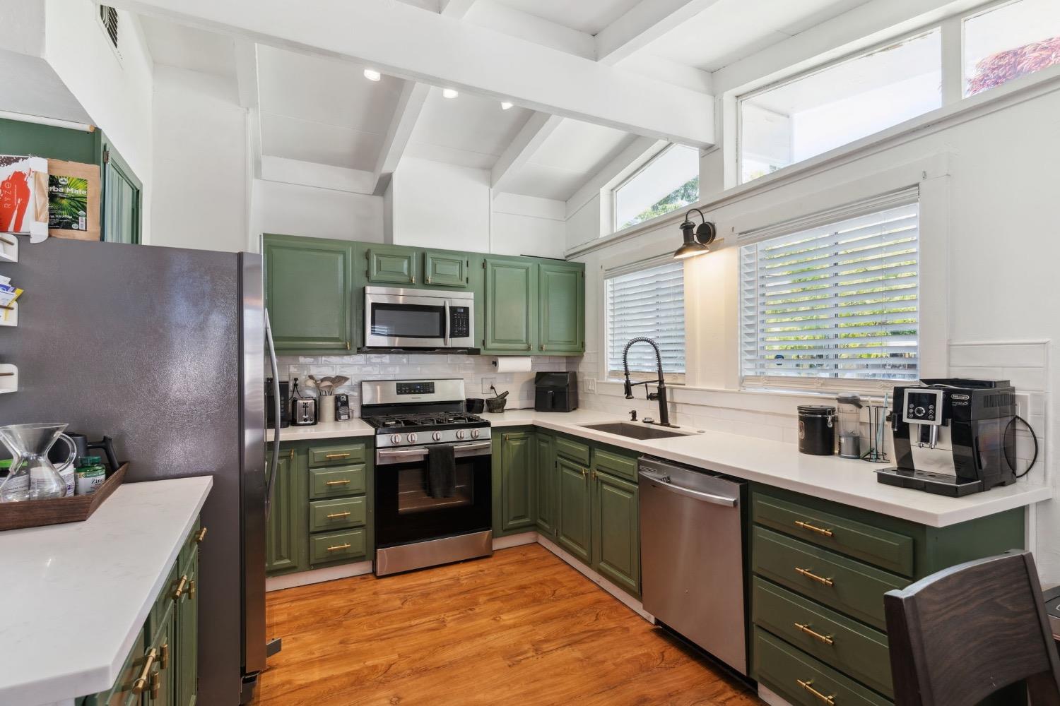 Detail Gallery Image 18 of 41 For 605 W Hampton Dr, Roseville,  CA 95678 - 4 Beds | 2 Baths