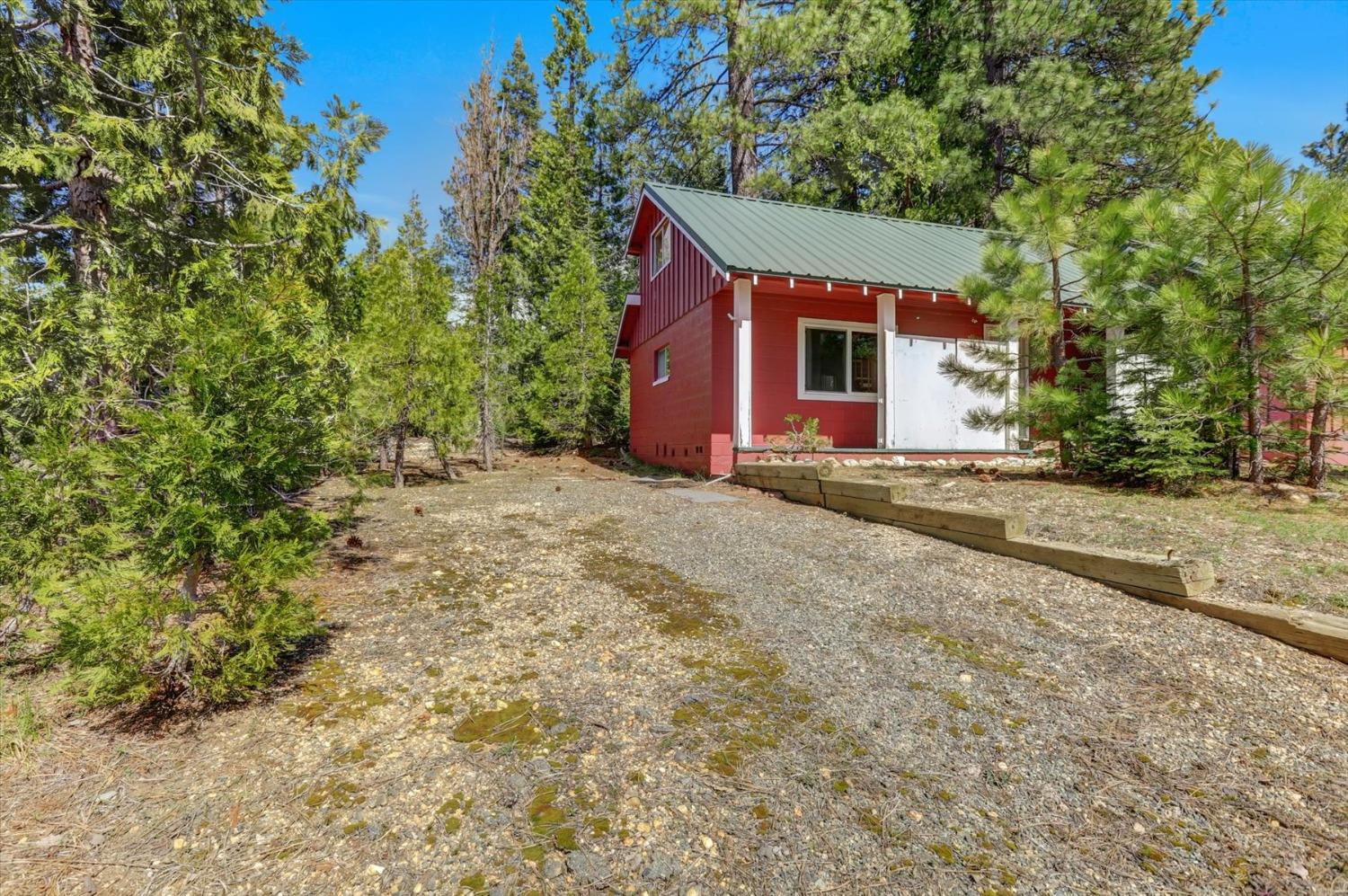 Detail Gallery Image 3 of 59 For 2051 Warren Hill Rd, Strawberry Valley,  CA 95981 - 1 Beds | 1 Baths