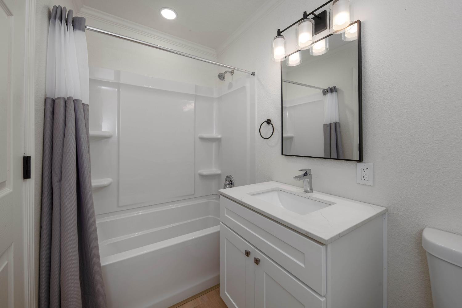 Detail Gallery Image 22 of 32 For 3037 W Monterey Ave, Stockton,  CA 95204 - 3 Beds | 1 Baths