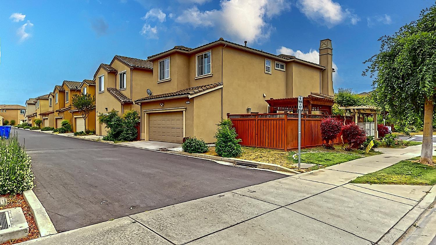Detail Gallery Image 5 of 48 For 1281 Violet Way, Turlock,  CA 95382 - 3 Beds | 2/1 Baths