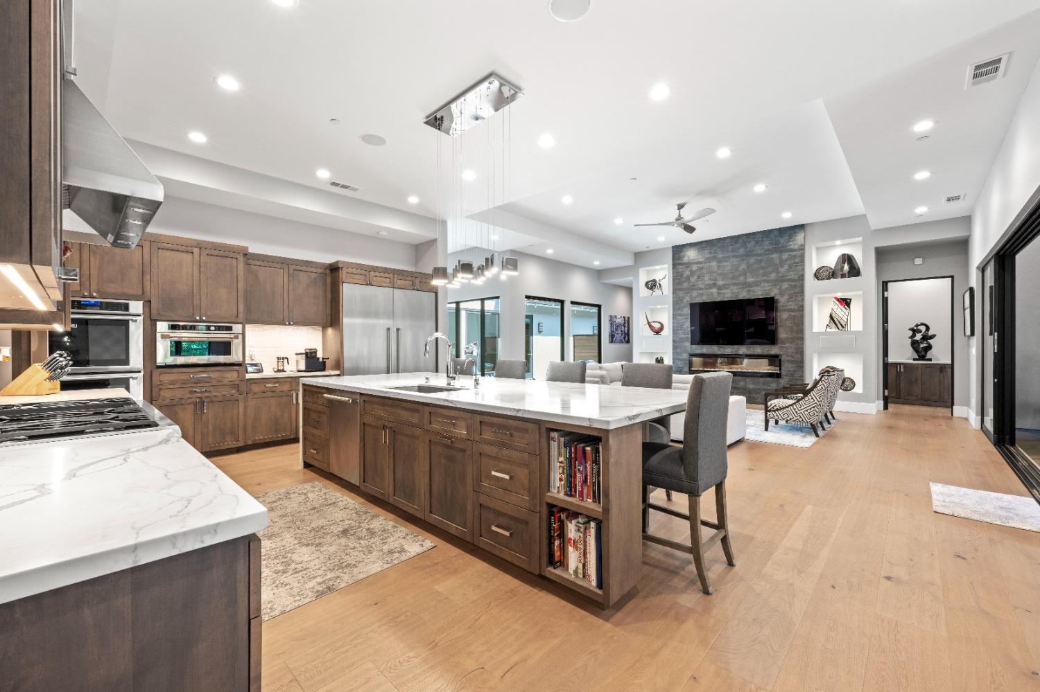 Detail Gallery Image 11 of 73 For 8452 Jomar Ln, Fair Oaks,  CA 95628 - 4 Beds | 4/1 Baths