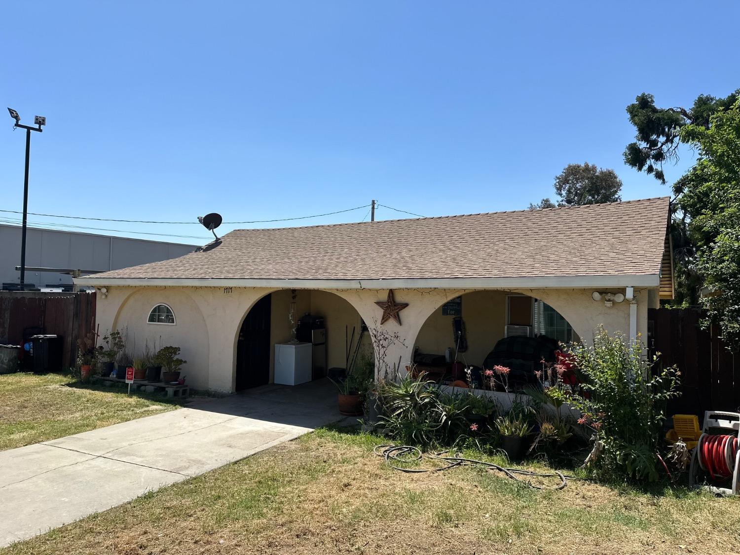 Detail Gallery Image 4 of 26 For 1717 Midway Ave, Modesto,  CA 95358 - 2 Beds | 2 Baths