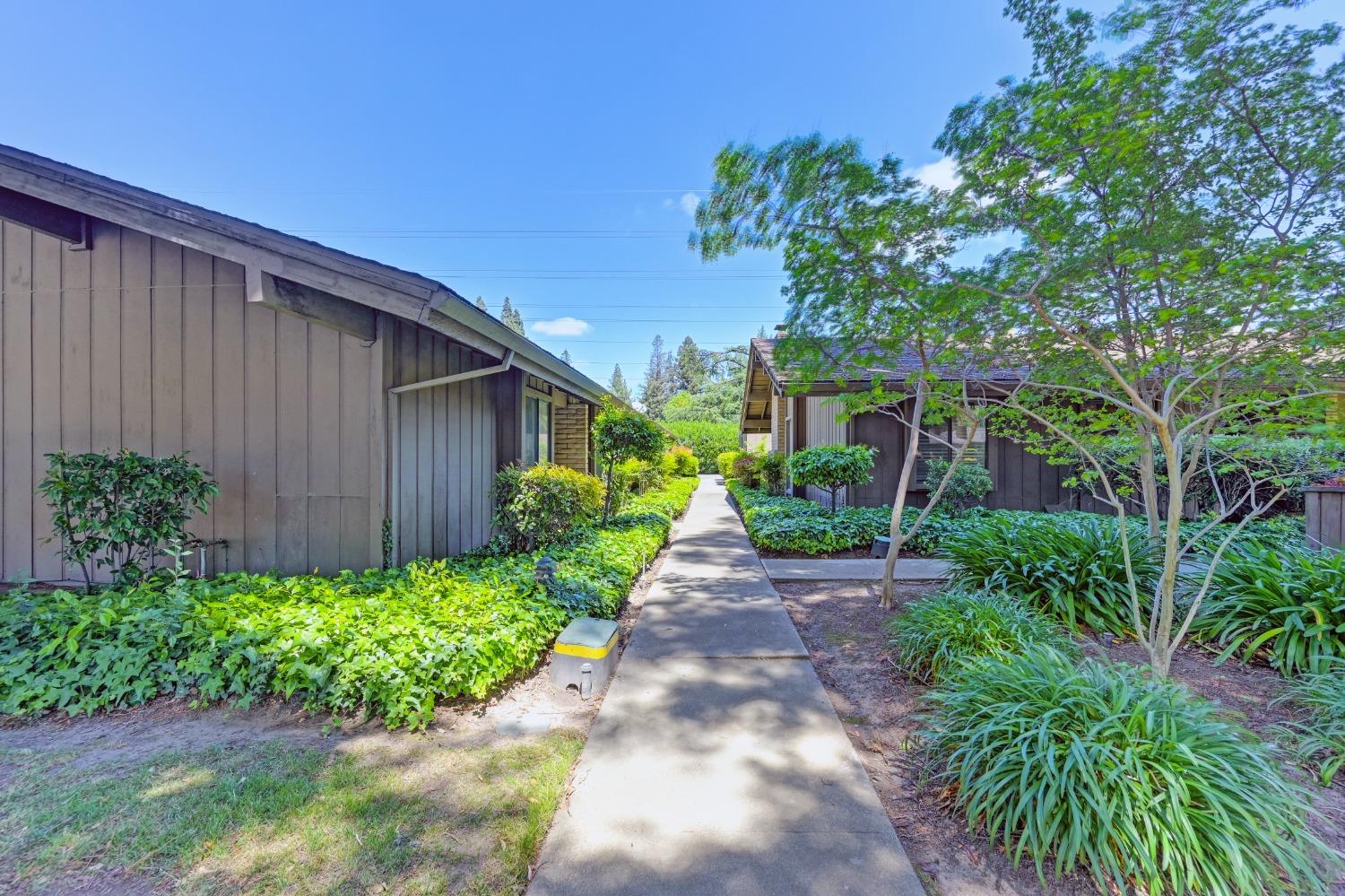 Detail Gallery Image 5 of 61 For 2473 American River Dr, Sacramento,  CA 95825 - – Beds | – Baths