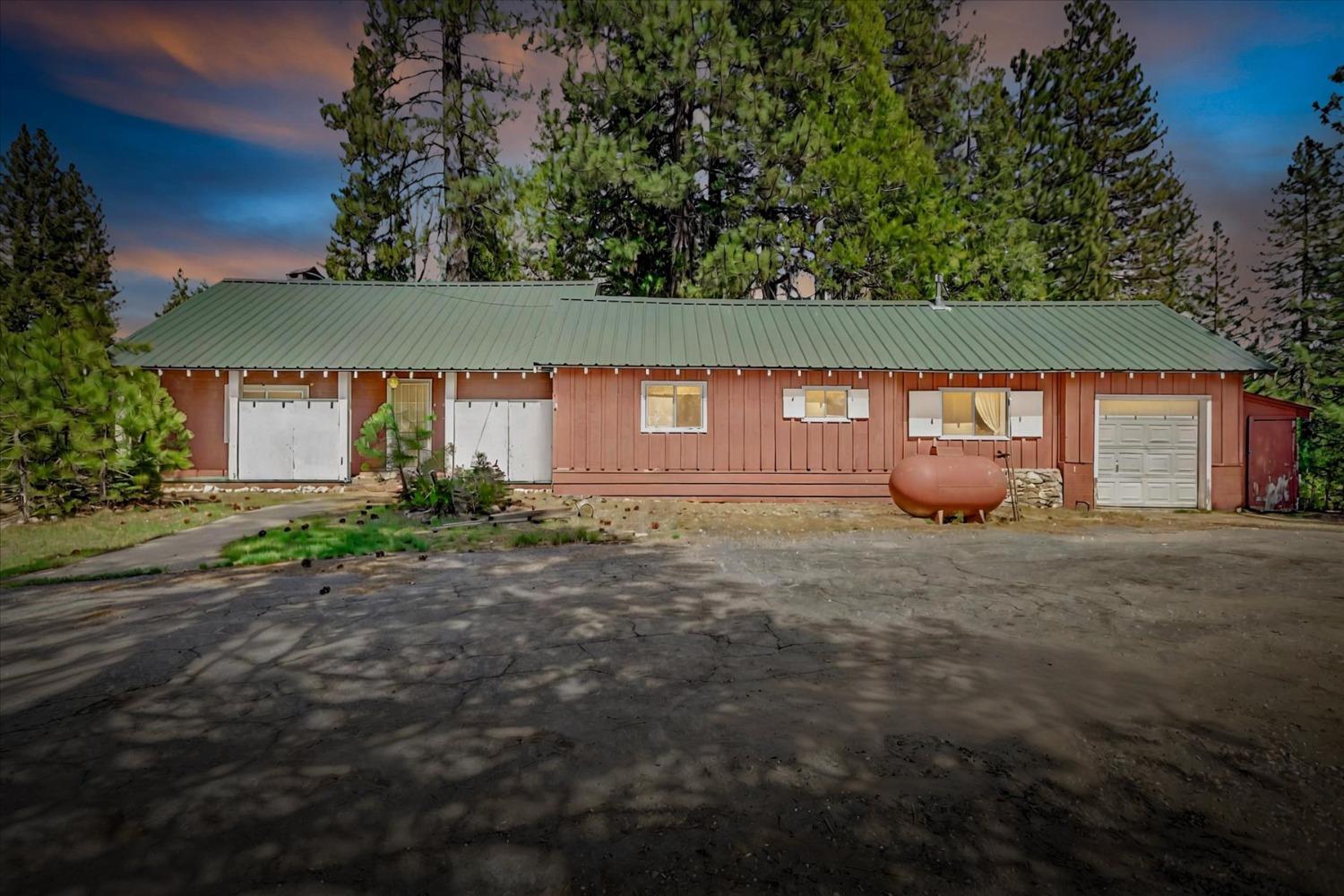 Detail Gallery Image 1 of 59 For 2051 Warren Hill Rd, Strawberry Valley,  CA 95981 - 1 Beds | 1 Baths