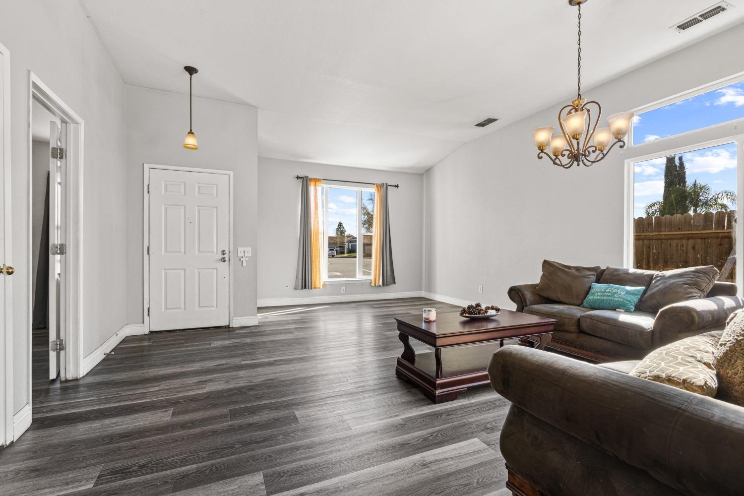 Detail Gallery Image 7 of 26 For 1162 Stormwood Ave, Galt,  CA 95632 - 4 Beds | 2 Baths