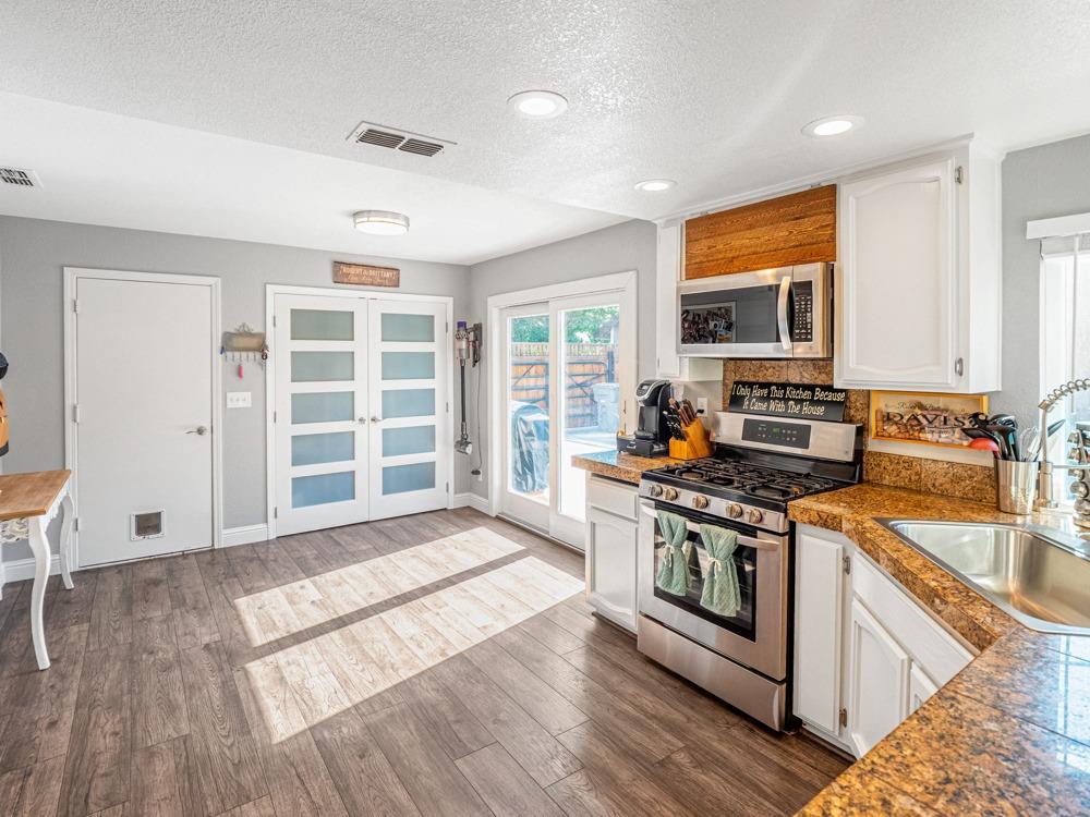 Detail Gallery Image 16 of 47 For 9523 Dunkerrin Way, Elk Grove,  CA 95758 - 3 Beds | 2/1 Baths