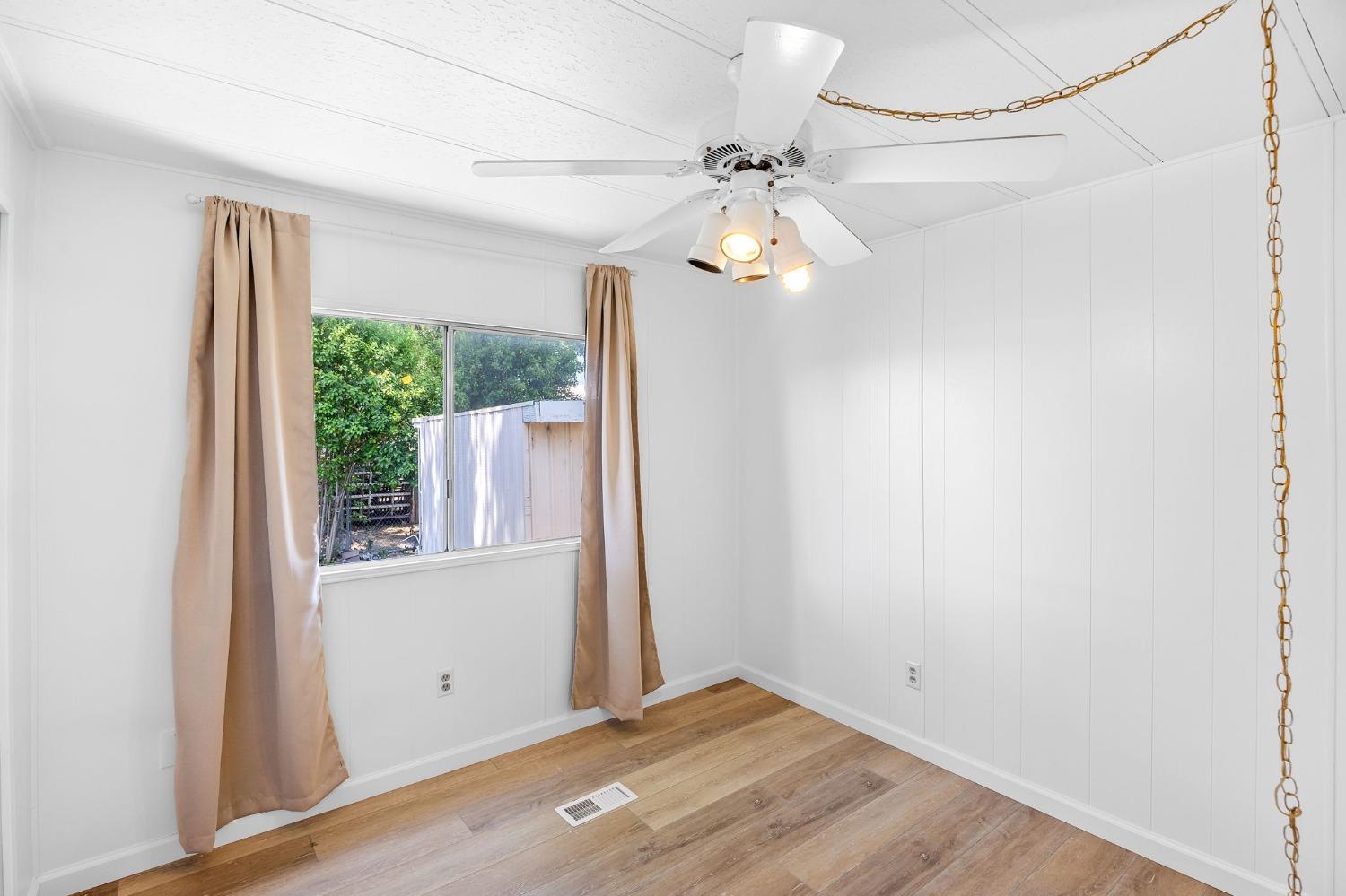 Detail Gallery Image 15 of 25 For 14 Leisureville Circle, Woodland,  CA 95776 - 2 Beds | 2 Baths