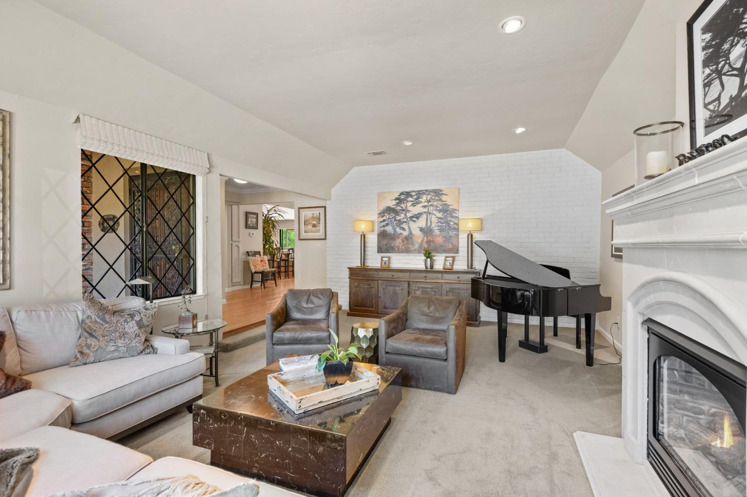 Detail Gallery Image 12 of 99 For 4010 Pretense Ct, Fair Oaks,  CA 95628 - 3 Beds | 3/1 Baths