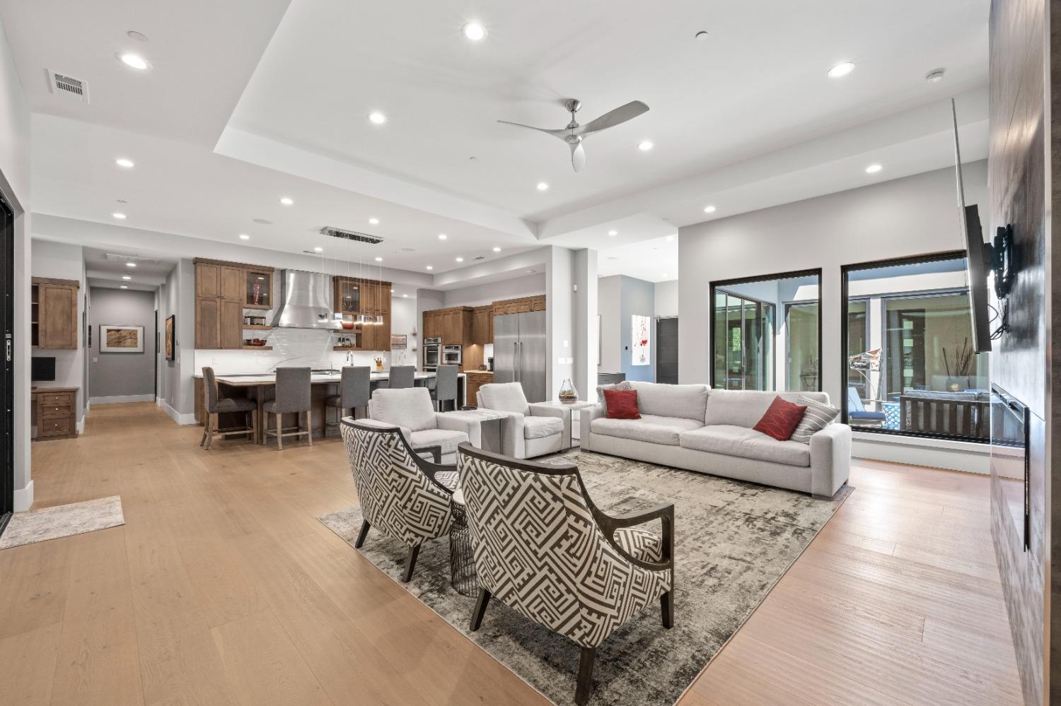 Detail Gallery Image 10 of 73 For 8452 Jomar Ln, Fair Oaks,  CA 95628 - 4 Beds | 4/1 Baths