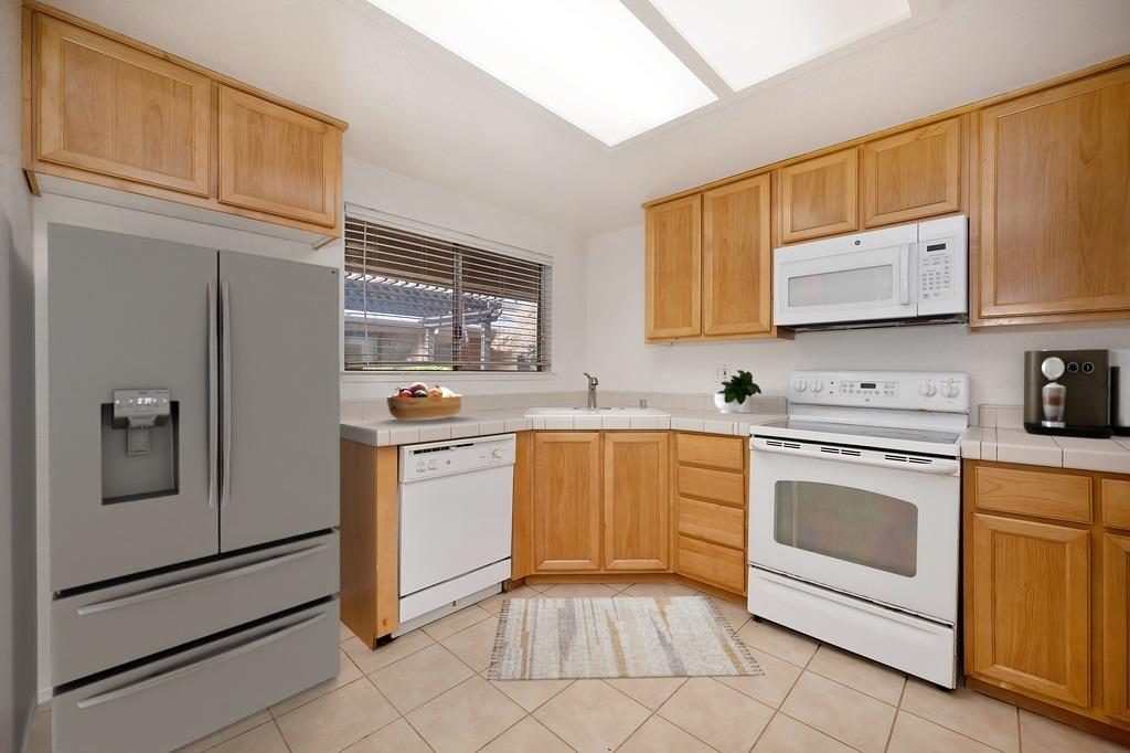 Detail Gallery Image 4 of 27 For 564 Pirinen Ln #C,  Modesto,  CA 95354 - 3 Beds | 1/1 Baths