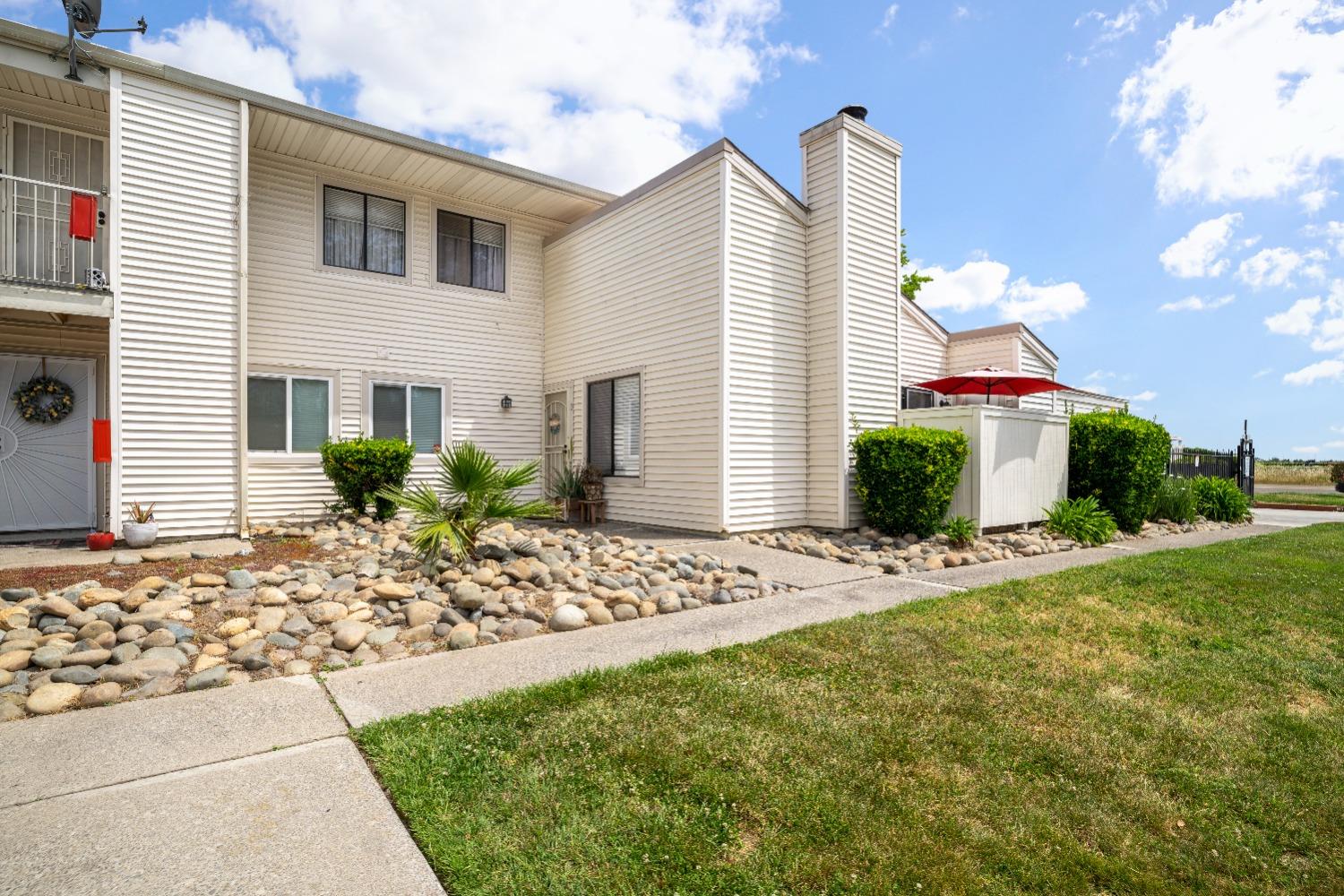 Detail Gallery Image 1 of 20 For 2524 Winchester Dr #3,  Lodi,  CA 95240 - 2 Beds | 1 Baths