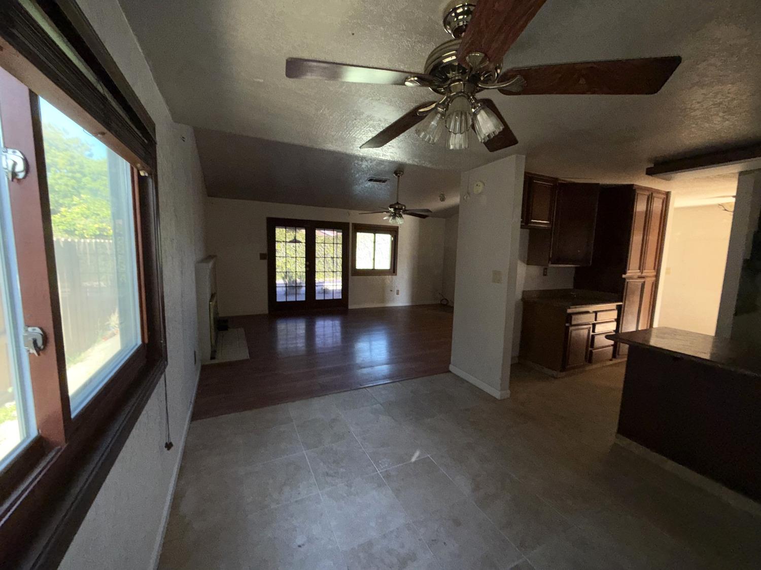 Detail Gallery Image 7 of 17 For 2454 Golden Bear Cir, Stockton,  CA 95209 - 4 Beds | 2 Baths