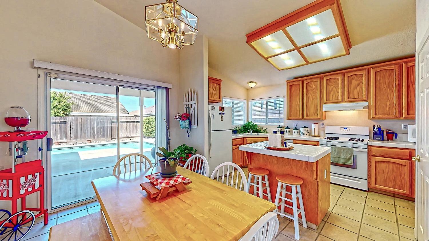 Detail Gallery Image 11 of 35 For 6007 Lenay Way, Riverbank,  CA 95367 - 3 Beds | 2 Baths