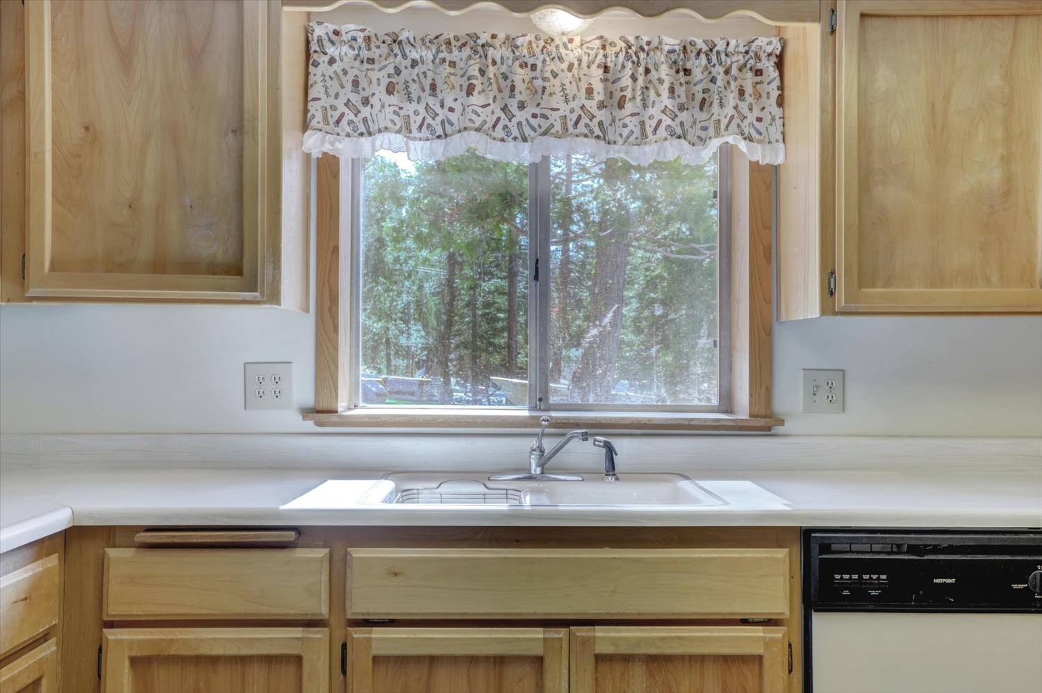Detail Gallery Image 45 of 59 For 2051 Warren Hill Rd, Strawberry Valley,  CA 95981 - 1 Beds | 1 Baths