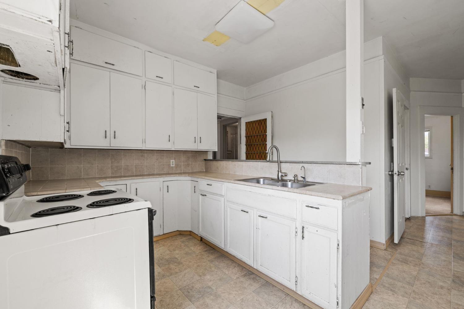 Detail Gallery Image 7 of 31 For 4615 Illinois Ave, Fair Oaks,  CA 95628 - 4 Beds | 1/2 Baths