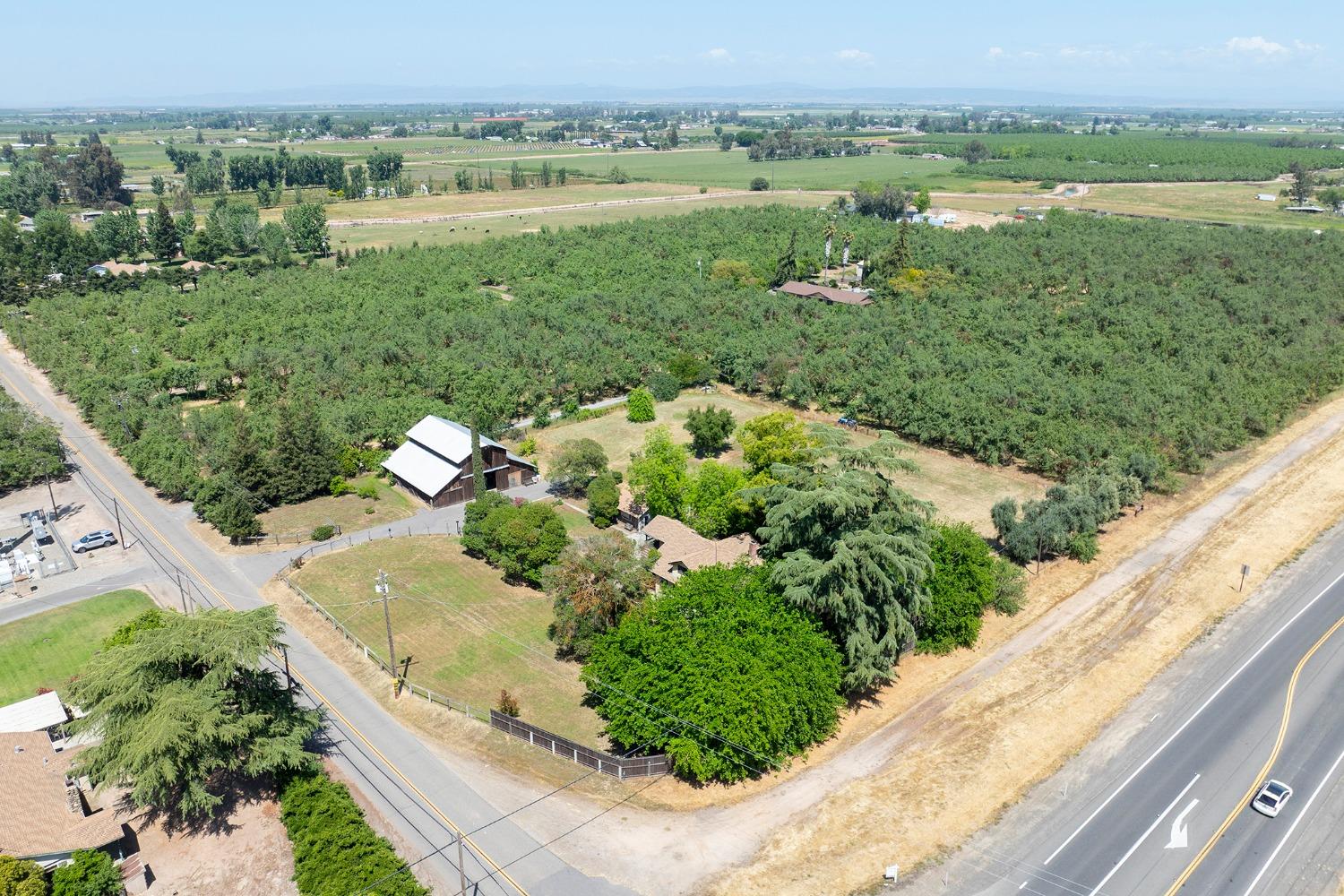 Detail Gallery Image 5 of 55 For 10600 Pioneer Ave, Oakdale,  CA 95361 - 5 Beds | 2 Baths