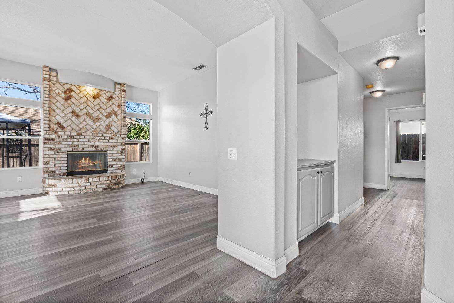 Detail Gallery Image 4 of 26 For 1162 Stormwood Ave, Galt,  CA 95632 - 4 Beds | 2 Baths