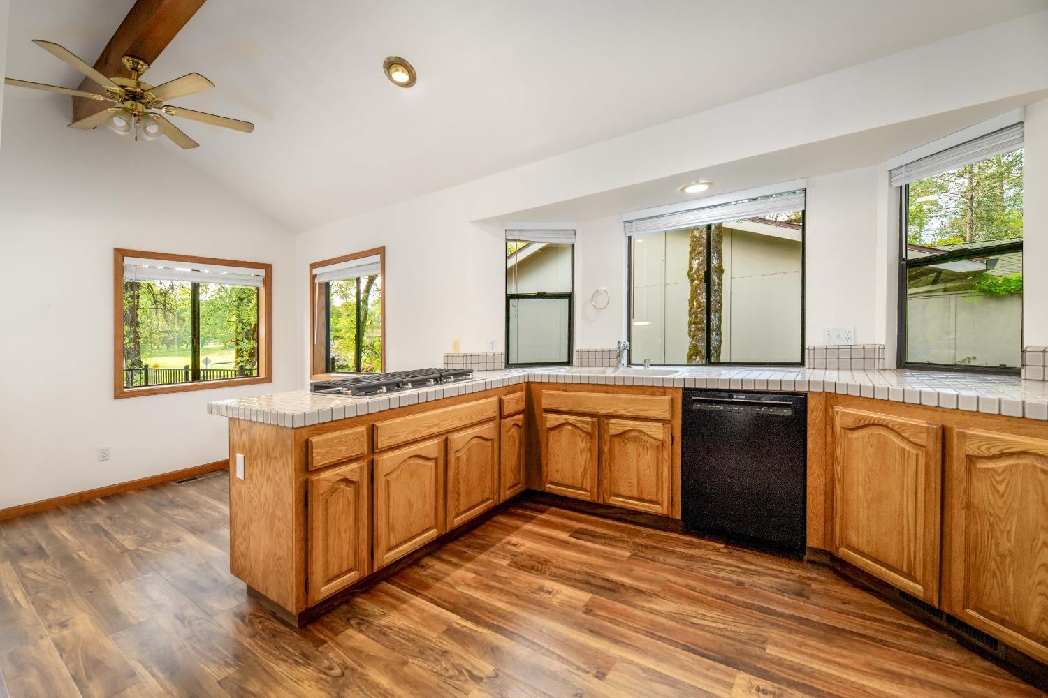 Detail Gallery Image 30 of 70 For 19046 Lake Forest, Penn Valley,  CA 95946 - 3 Beds | 3 Baths