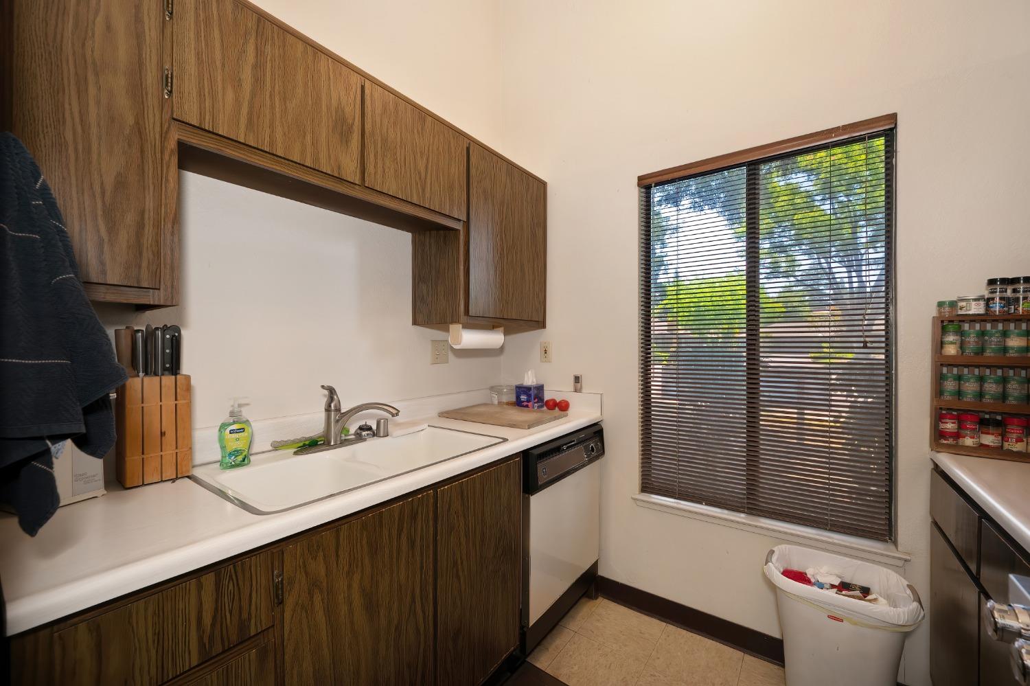 Detail Gallery Image 40 of 61 For 2473 American River Dr, Sacramento,  CA 95825 - – Beds | – Baths