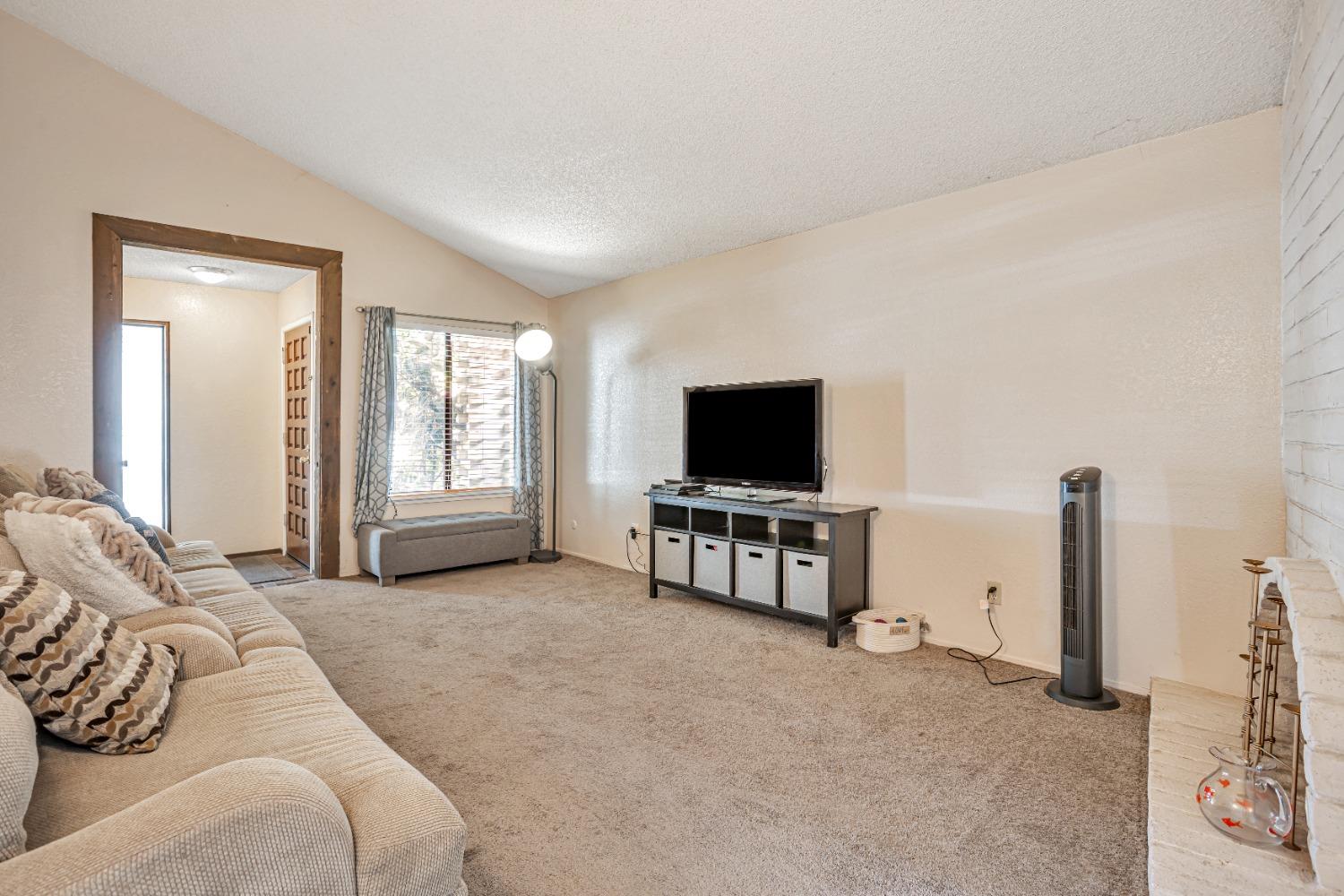 10982 Hirschfeld Way, Rancho Cordova, California image 5