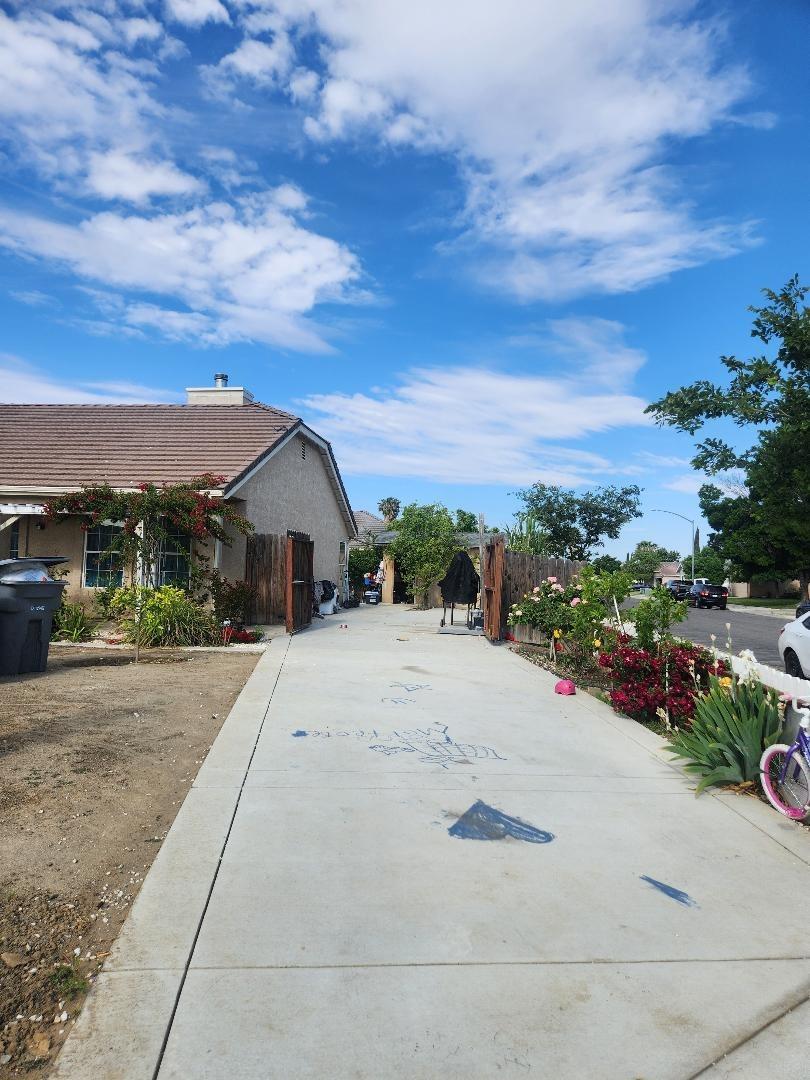 Detail Gallery Image 4 of 27 For 755 Windsor Ct, Los Banos,  CA 93635 - 5 Beds | 3 Baths