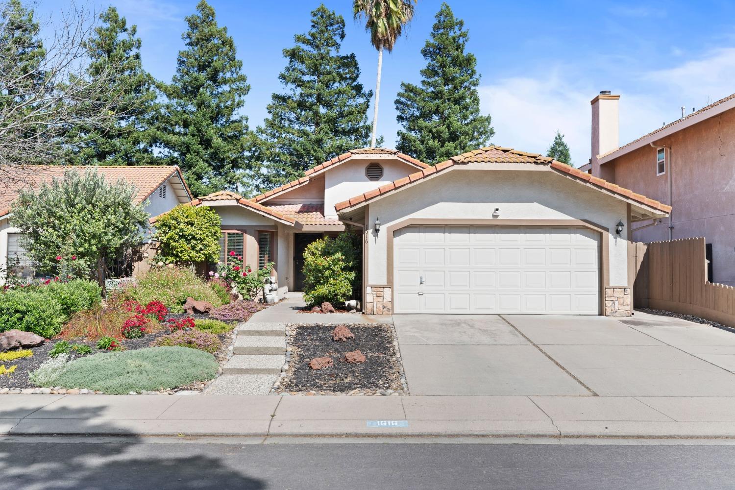 Detail Gallery Image 1 of 34 For 1616 Bergen Dr, Modesto,  CA 95350 - 3 Beds | 2 Baths
