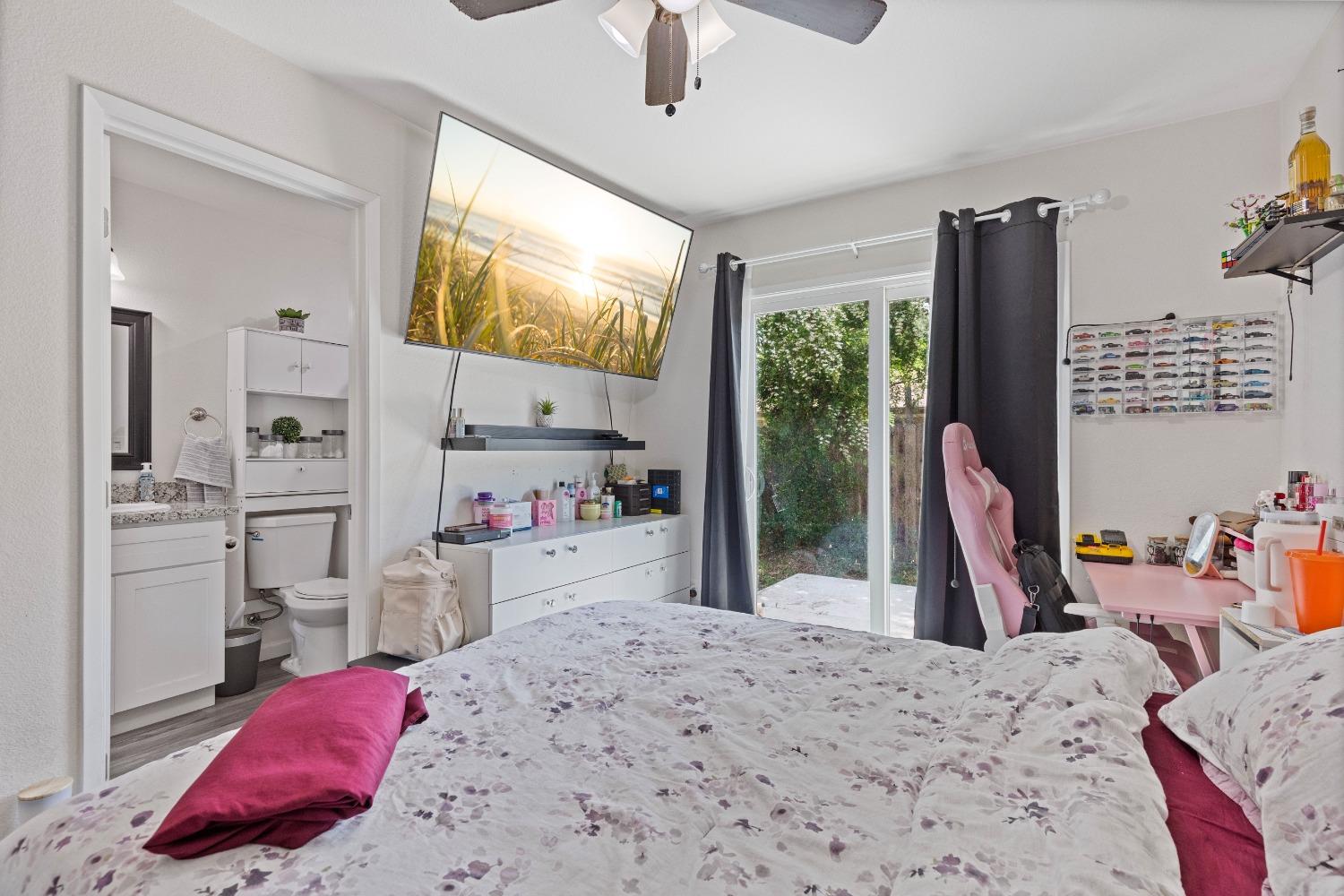 Detail Gallery Image 9 of 26 For 610 El Camino Ave, Sacramento,  CA 95815 - 5 Beds | 3 Baths