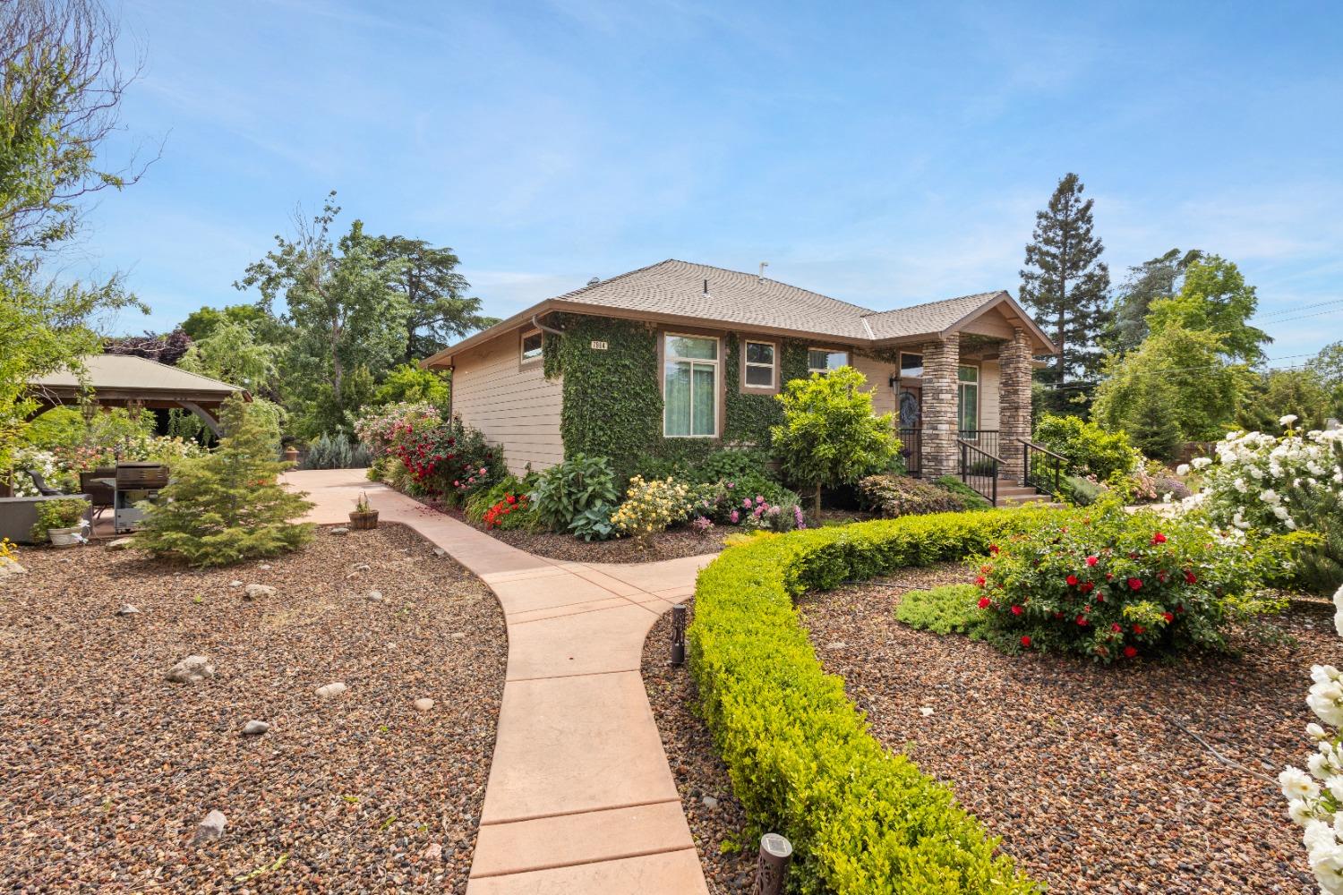 Detail Gallery Image 11 of 84 For 7964 Twin Oaks Ave, Citrus Heights,  CA 95610 - 3 Beds | 2/1 Baths