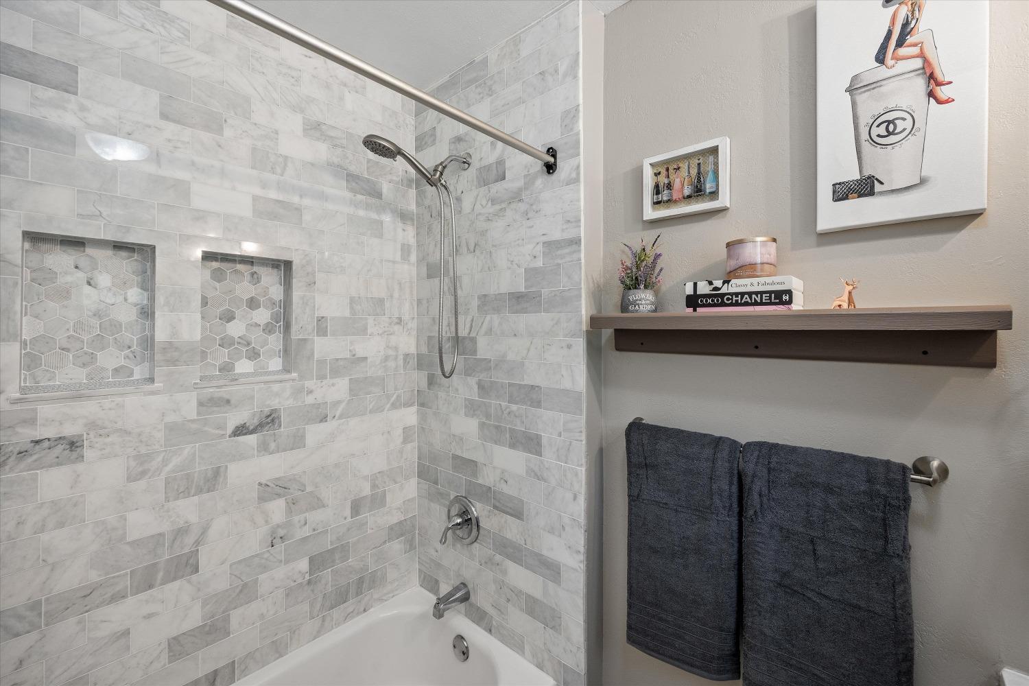 Detail Gallery Image 23 of 44 For 8175 Waikiki Dr, Fair Oaks,  CA 95628 - 4 Beds | 2 Baths