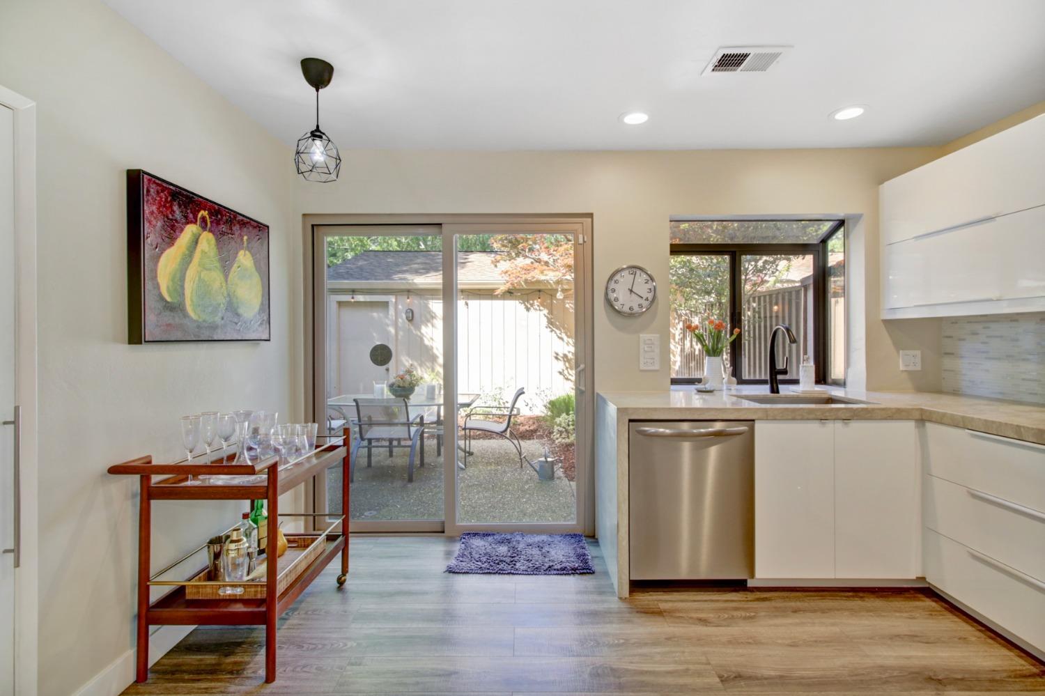 Detail Gallery Image 11 of 45 For 244 Hartnell Pl, Sacramento,  CA 95825 - 2 Beds | 2/1 Baths