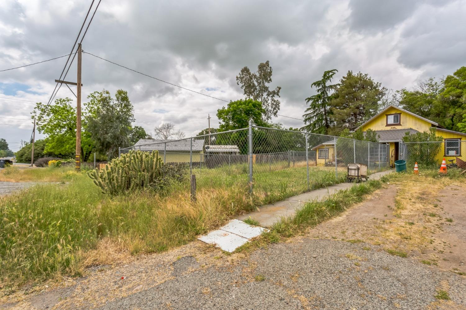 Sherwood Boulevard, Los Molinos, California image 2