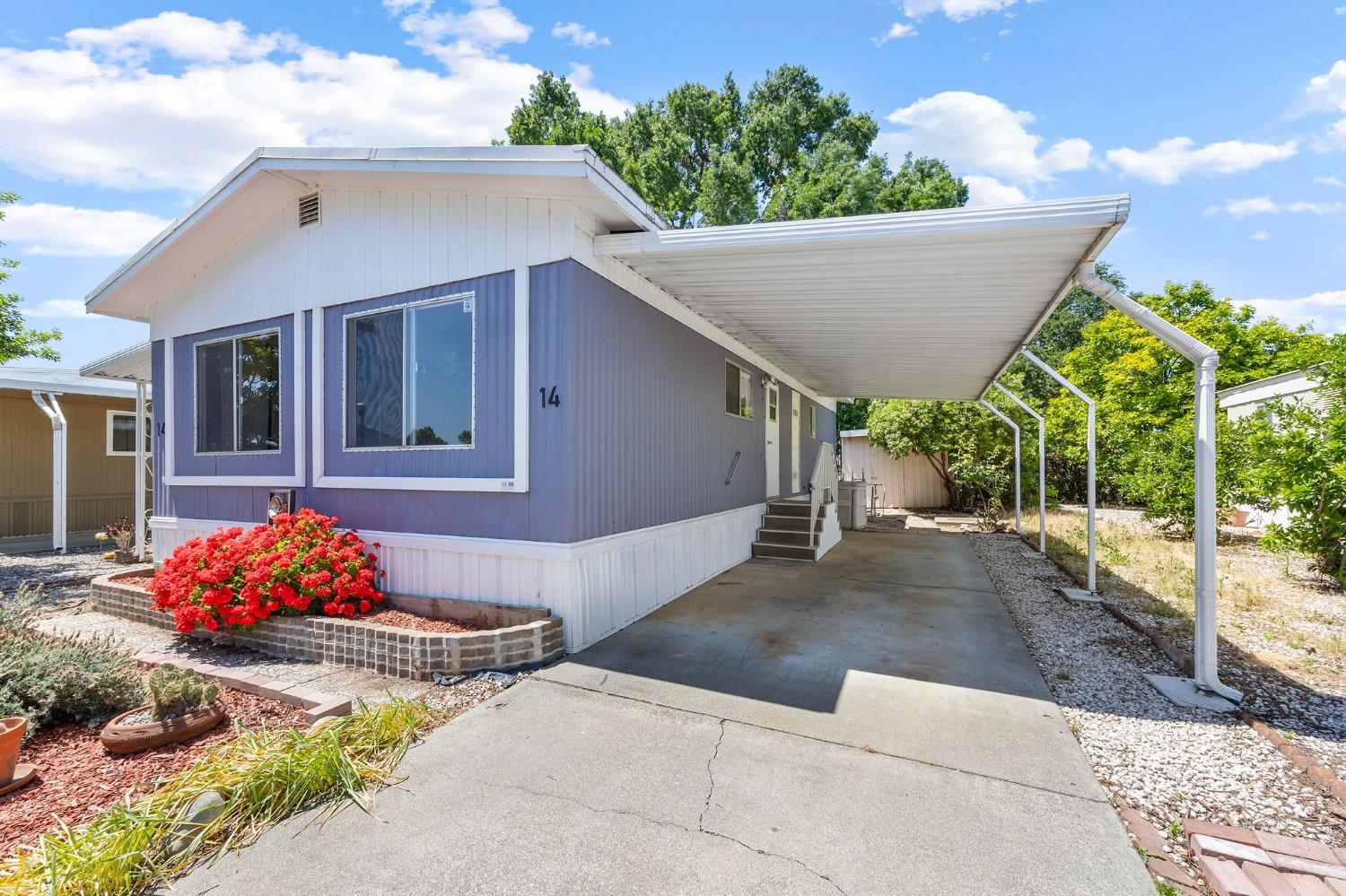 Detail Gallery Image 2 of 25 For 14 Leisureville Circle, Woodland,  CA 95776 - 2 Beds | 2 Baths