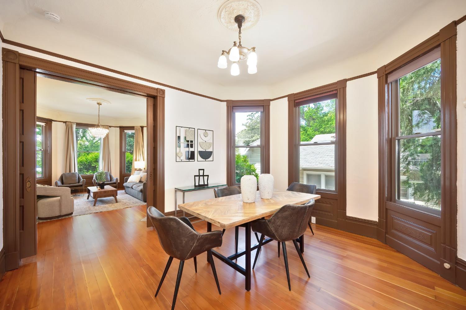 Detail Gallery Image 12 of 40 For 1111 U St, Sacramento,  CA 95818 - 4 Beds | 3/1 Baths
