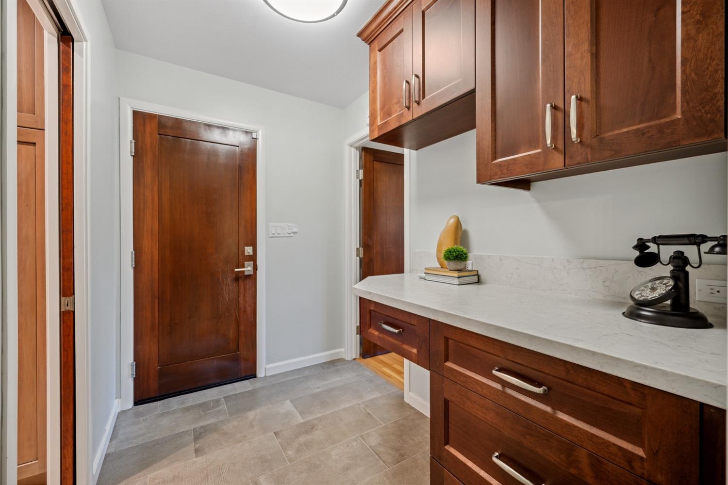 Detail Gallery Image 14 of 65 For 2751 American River Dr, Sacramento,  CA 95864 - 4 Beds | 3 Baths