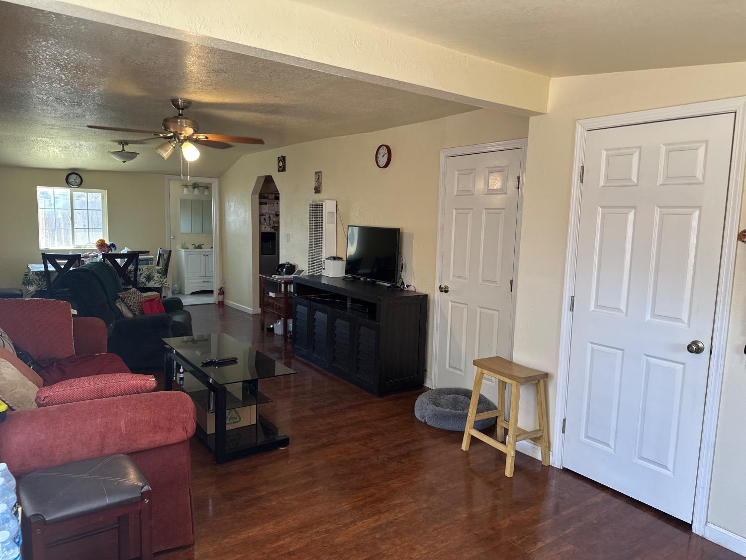 Detail Gallery Image 8 of 26 For 1717 Midway Ave, Modesto,  CA 95358 - 2 Beds | 2 Baths
