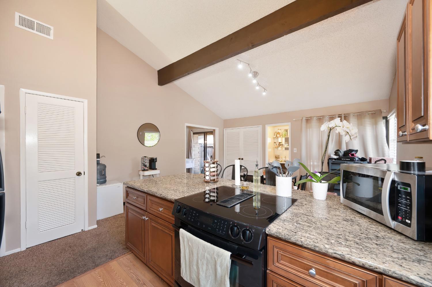 Detail Gallery Image 30 of 61 For 2473 American River Dr, Sacramento,  CA 95825 - – Beds | – Baths